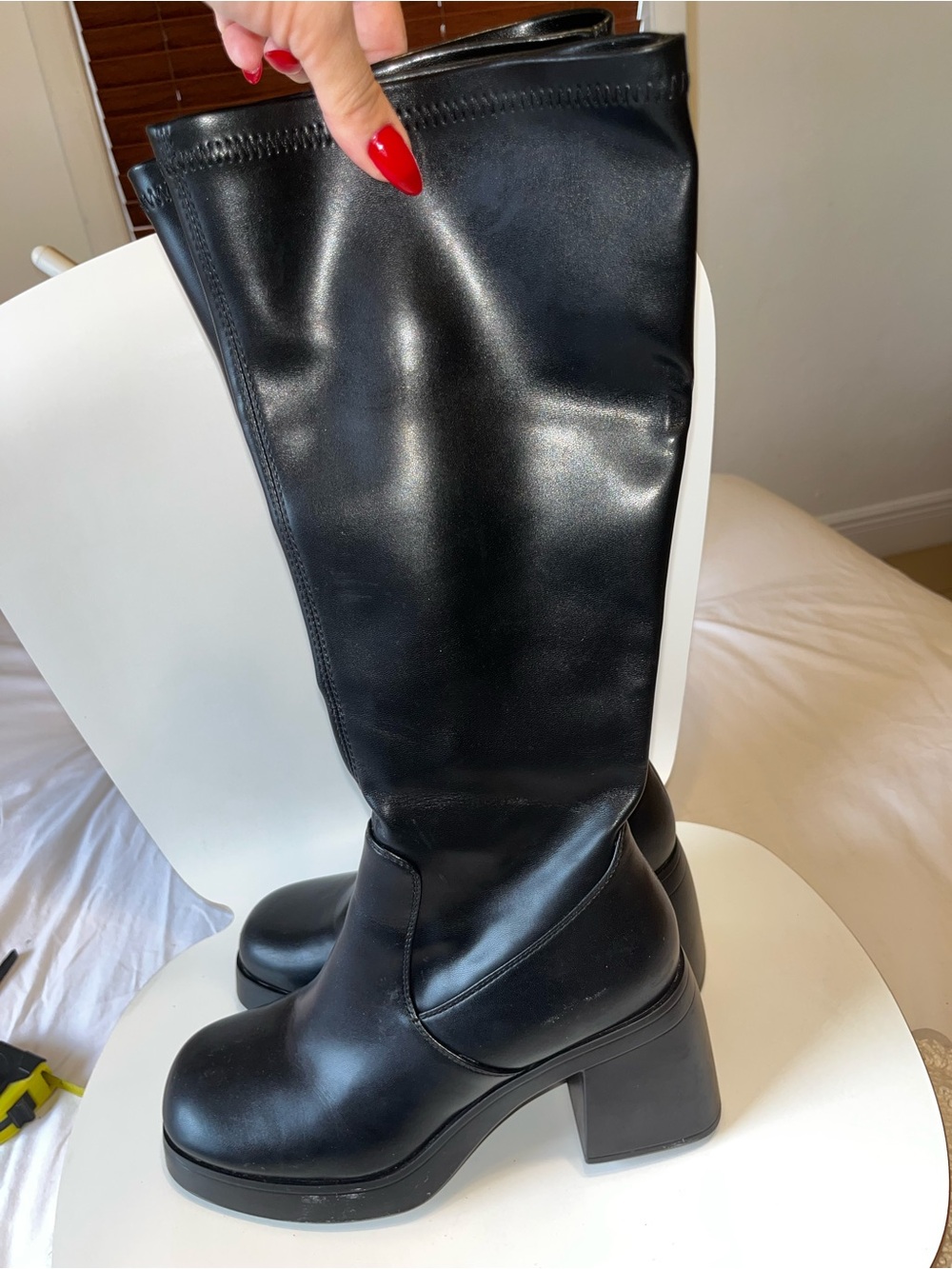 Black Women's Knee-High Block Heel Boots - Picture 3 of 5